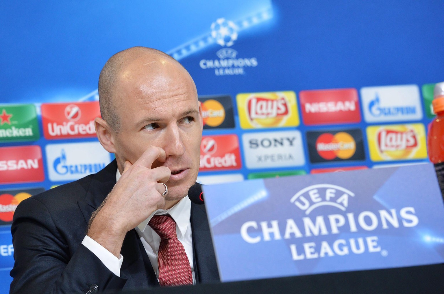 Arjen Robben gibt sich an der Pressekonferenz vor dem Juve-Spiel gelassen.
