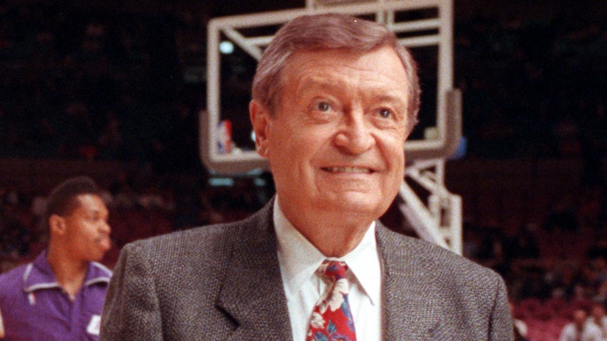 ** FILE ** Chick Hearn stands on the court in New York in this 1992 file photo. Hearn, who made phrases like ``slam dunk&#039;&#039; and ``air ball&#039;&#039; common basketball expressions during his ...