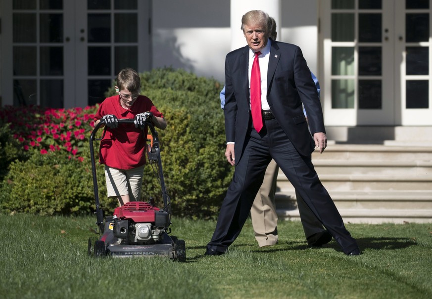 epa06206523 US President Donald J. Trump (R) walks with Frank &#039;FX&#039; Giaccio (L) as he mows the Rose Garden of the White House in Washington, DC, USA, 15 September 2017. President Trump accept ...
