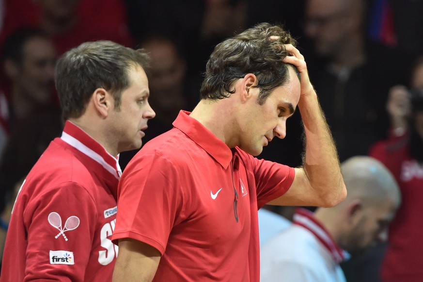 Federer verlässt den Centre Court nach der diskussionslosen Niederlage gegen Monfils