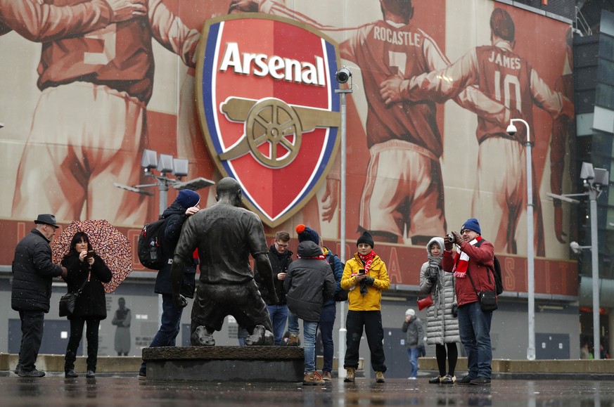 Britain Soccer Football - Arsenal v Hull City - Premier League - Emirates Stadium - 11/2/17 Fans have their photograph taken with the Thierry Henry statue outside the ground before the match Action Im ...