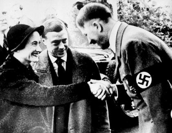 Prinz Edward (Mitte) besucht 1937 Hitler auf dem Obersalzberg.