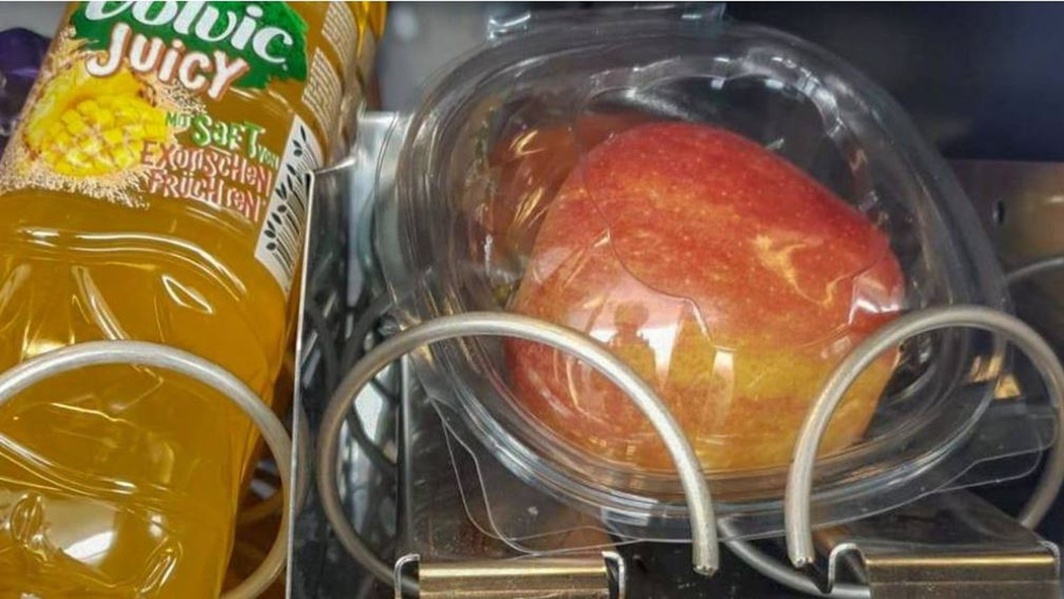 Gibt zu reden: Selecta-Apfel, in Plastik verpackt.