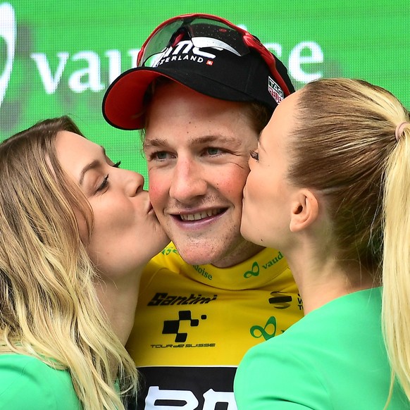 epa06802714 Overall leader, Swiss rider Stefan Kueng of BMC Racing Team, celebrates with the yellow jersey after the fourth stage of the 82nd Tour de Suisse UCI ProTour cycling race, over 189 km race  ...