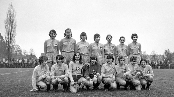 Die Schweizer Nati bei ihrem ersten Heimspiel 1970.
