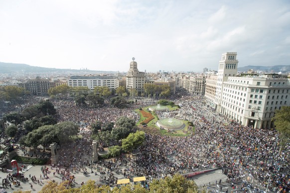 epa07919903 Some thousand people gather at Catalunya Square to protest against the sentence ruled by Supreme Court on &#039;proces&#039; trial&#039;, in Barcelona, Catalonia, 14 October 2019. Demonstr ...