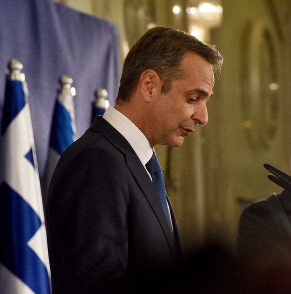 epa08488106 Prime Minister of Isreal Benjamin Netanyahu (R) and Prime Minister of Greece Kyriakos Mitsotakis hold a joint press conferece in Jerusalem, 16 June 2020. EPA/DEBBIE HILL / POOL