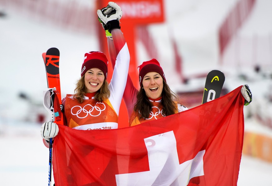 epa06552616 Gold medal winner Michelle Gisin (L) of Switzerland and Bronze medal winner Wendy Holdener (R) of Switzerland celebrate during the venue ceremony for the Women&#039;s Alpine Combined race  ...