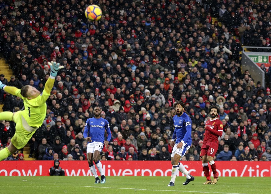 Liverpool&#039;s Mohamed Salah, right, scores his side&#039;s first goal of the game during their English Premier League soccer match against Everton at Anfield, Liverpool, England, Sunday, Dec. 10, 2 ...
