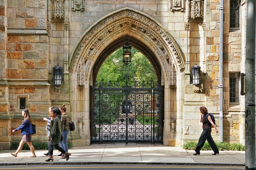 Die Yale-Universität hat nach dem Bekanntwerden einer Bestechungsaffäre Massnahmen ergriffen. Einer Studentin wurde die Zulassung entzogen.