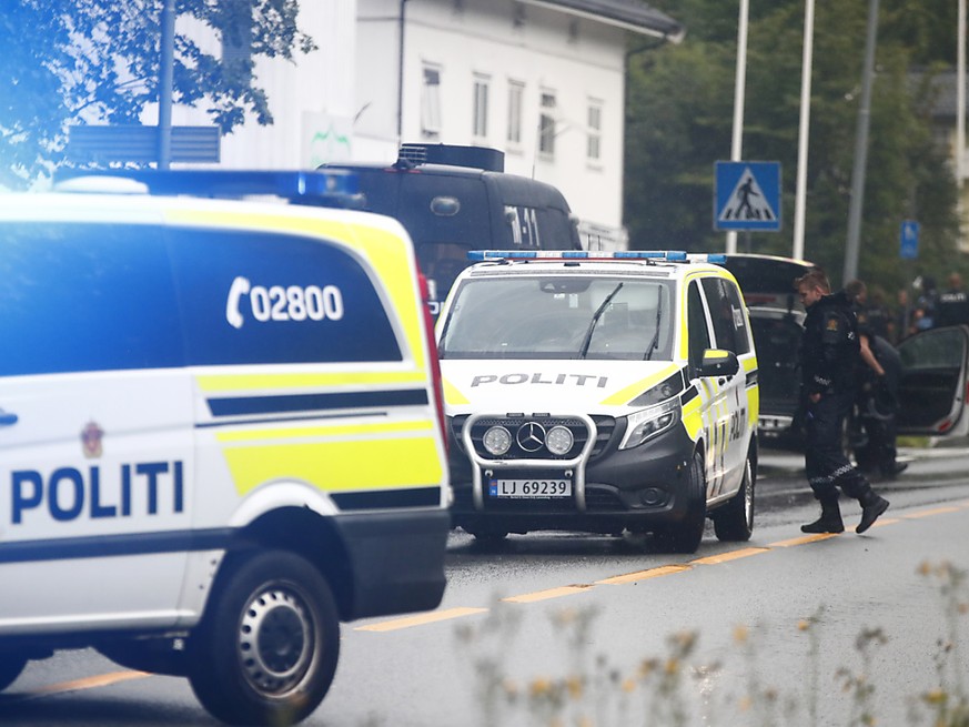 Am Wohnort des Mannes, der eine Moschee in Oslo angegriffen haben soll, wurde eine Leiche gefunden - nach Polizeiangaben handelt es sich um eine Verwandte des mutmasslichen Täters.