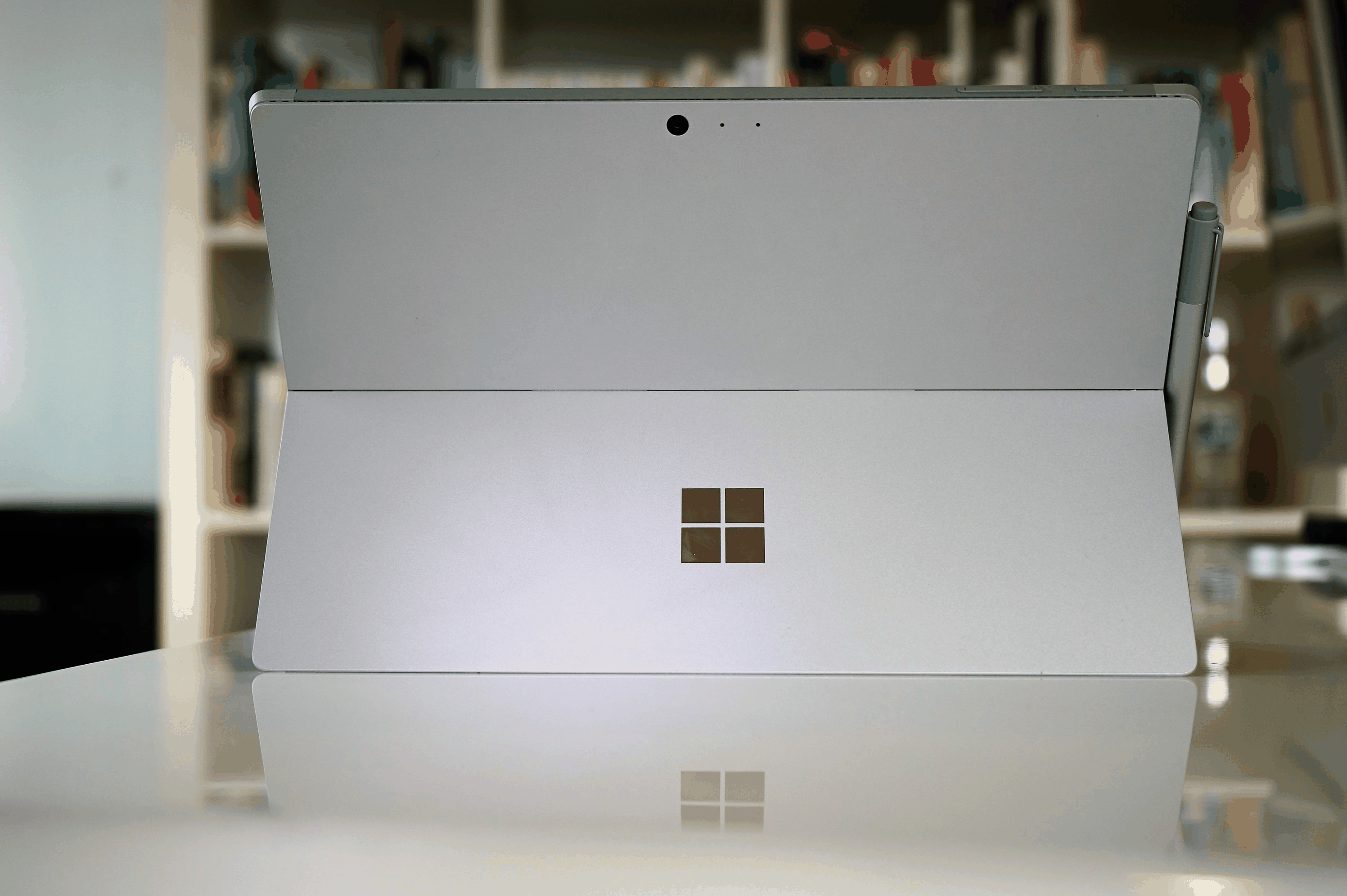 Das Surface Pro 4 ist Microsofts Vorzeigeprodukt und teuer, aber auch hochwertig verarbeitet.