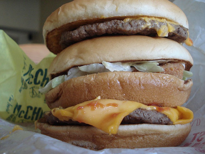 mcgangbang mcchicken double cheeseburger mcdonalds hamburger trash food junk food fastfood essen usa http://mobileoptimizedsearchsystem.mplore.com/images?keyword=Mcchicken%20Video