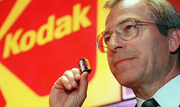 Eastman Kodak Co. chief executive George Fisher displays one of three new consumer films Jan. 31, 1996, in Los Angeles. Kodak said Tuesday, Nov. 11, 1997, it is eliminating 10,000 jobs, or 10.5 percen ...