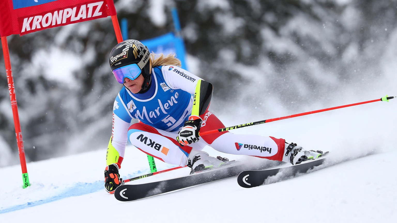 epa08966247 Lara Gut-Behrami of Switzerland in action during the Women&#039;s Giant Slalom race at the FIS Alpine Skiing World Cup in Kronplatz, Italy, 26 January 2021. EPA/ANDREA SOLERO