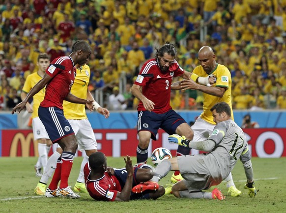 epa04299675 Colombia&#039;s Adrian Ramos (L-R), Brazil&#039;s Thiago Silva, Colombia&#039;s Cristian Zapata, Colombia&#039;s Mario Yepes, Brazil&#039;s goalkeeper Julio Cesar, and Brazil&#039;s Maicon ...