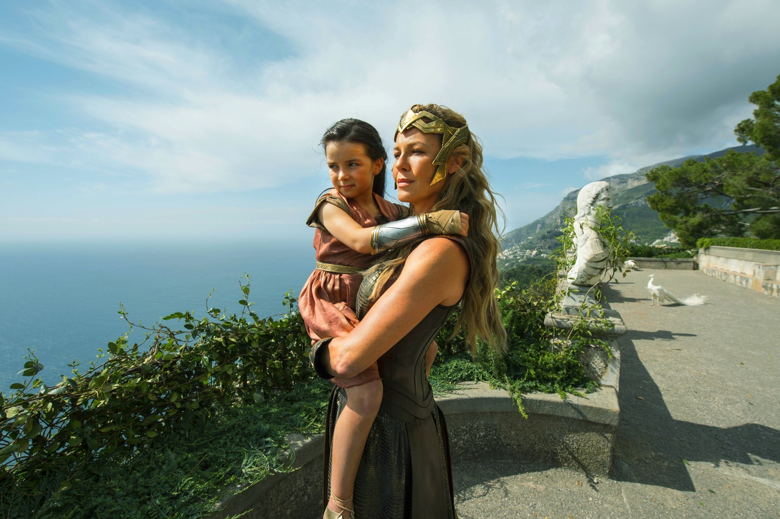 Nur ein Kind gibt es auf Themiskyra: Diana, die Tochter der Amazonenkönigin Hippolyta (im Film schreibt sie sich mit «a», in den Mythen wird sie meist Hippolyte genannt), die zu Wonder Woman werden wi ...