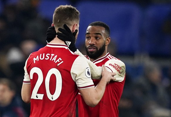 epa08148896 Alexandre Lacazette (R) and Shkodran Mustafi of Arsenal at the end of the English Premier League match between Chelsea and Arsenal in London, Britain, 21 January 2020. EPA/WILL OLIVER No u ...