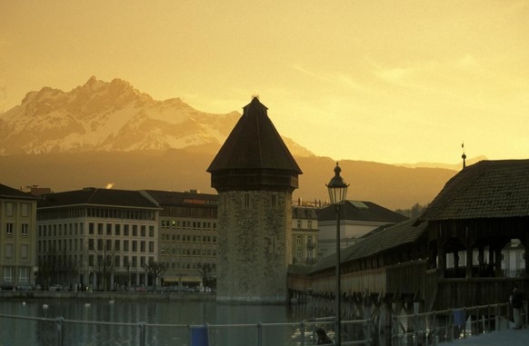 Die Kappelbruecke in der Altstadt von Luzern in der Zentralschweiz in der Schweiz. (KEYSTONE/Urs Flueeler)