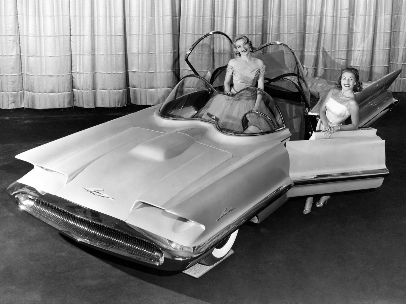 lincoln futura 1955 http://oldconceptcars.com/1930-2004/lincoln-futura-concept-car-1955/