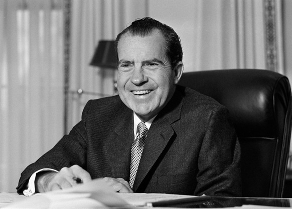 Richard Nixon trat nach der Watergate-Affäre zurück.