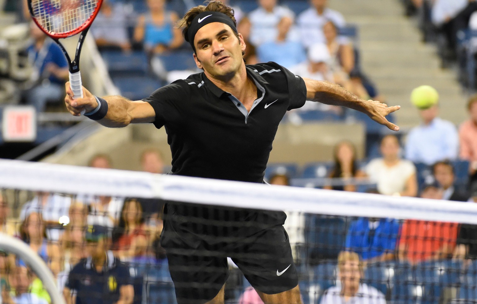 Roger Federer am Netz: Was hier etwas anstrengend aussieht, funktioniert beim Schweizer derzeit hervorragend.