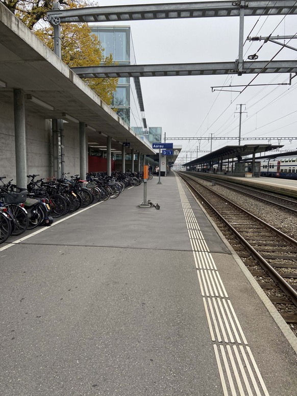 Autofahrerin irrt in Aarau auf Bahnhofgelände umher