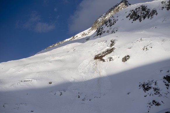 epa08090922 Rescue forces and helicopters search for missing persons after an avalanche swept down a ski piste in the central town of Andermatt in canton Uri, Switzerland, Switzerland, 26 December 201 ...