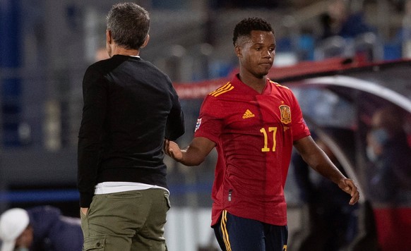 epa08734993 Spain&#039;s head coach Luis Enrique (L) greets Ansu Fati (R) after his substitution during the UEFA Nations League group stage, group 4 soccer match, between Spain and Switzerland at Alfr ...