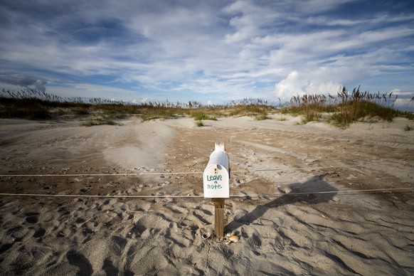 epa07015911 The so-called &#039;Mailboxes at Wrightsville Beach,&#039; where visitors are encouraged to leave a note, on the shore less than two days before Hurricane Florence is expected to strike Wr ...