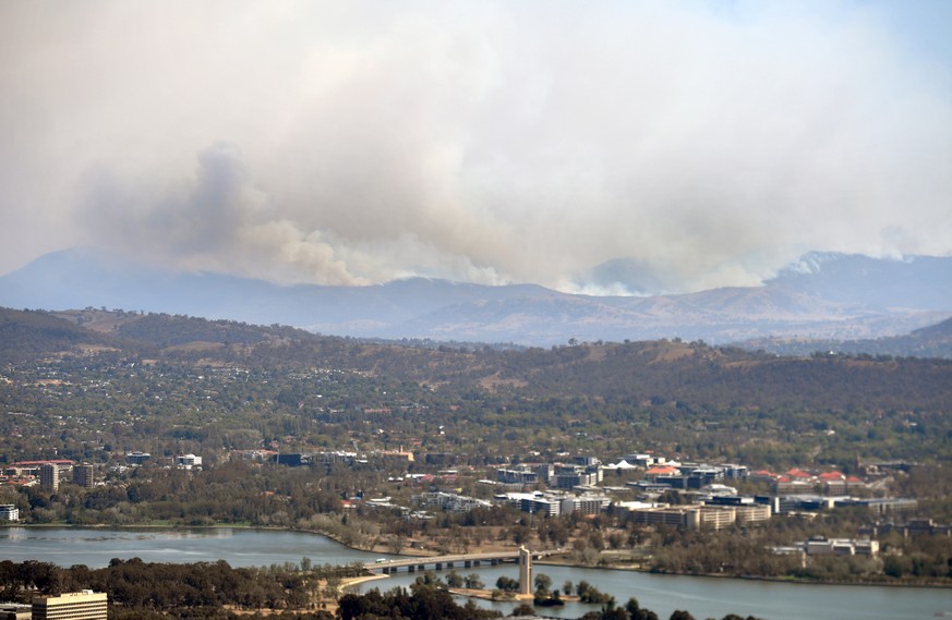 epa08180679 Smoke billows from a bushfire near the town of Tharwa, Australian Capital Territory, Australia, 31 January 2020. Authorities in the Australian Capital Territory have declared a state of em ...