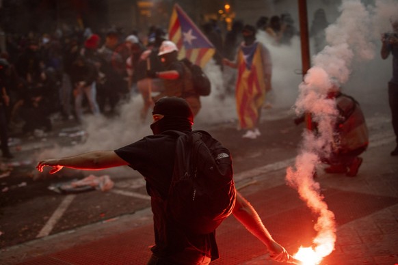 Demonstrators clash with police in Barcelona, Spain, Friday, Oct. 18, 2019.The Catalan regional capital is bracing for a fifth day of protests over the conviction of a dozen Catalan independence leade ...