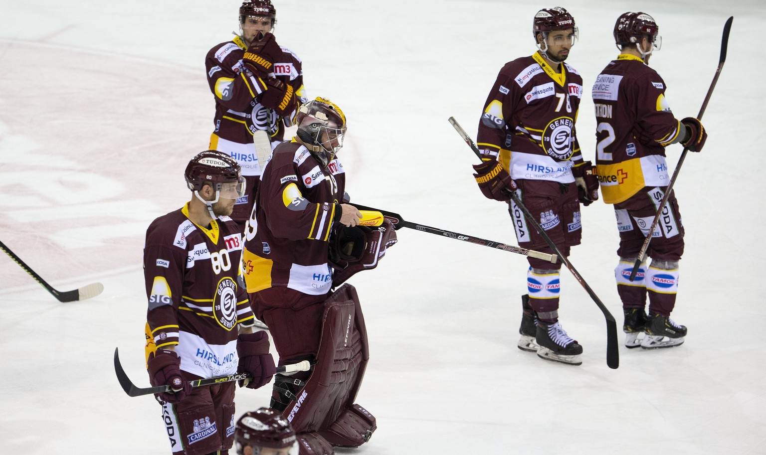 Geneve-Servette&#039;s players look disappointed after losing against Zug, during the second leg of the National League Swiss Championship final playoff between Geneve-Servette HC and EV Zug, at the i ...
