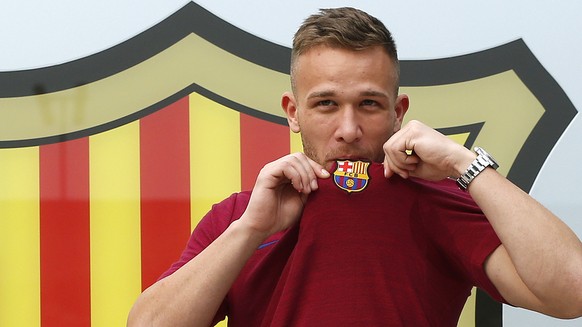 Brazilian soccer player Arthur Melo poses for the media upon his arrival at the club&#039;s office at the Camp Nou stadium in Barcelona, Spain, Wednesday, July 11, 2018. Arthur has signed a six-year d ...