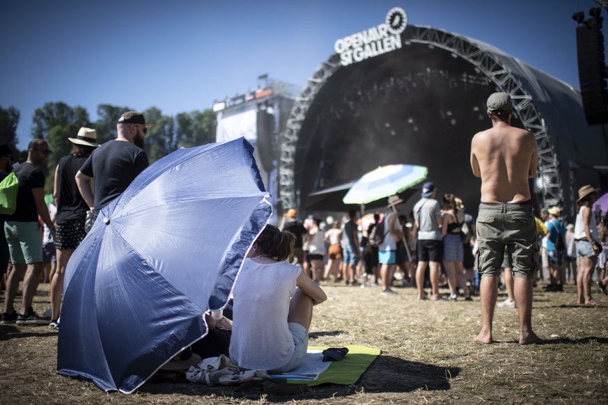 epaselect epa07682982 Spectators shelter from the sun on the third day of the 43rd Openair St. Gallen, in St. Gallen, Switzerland, 29 June 2019. The music festival takes place from 27 to 30 June. EPA/ ...