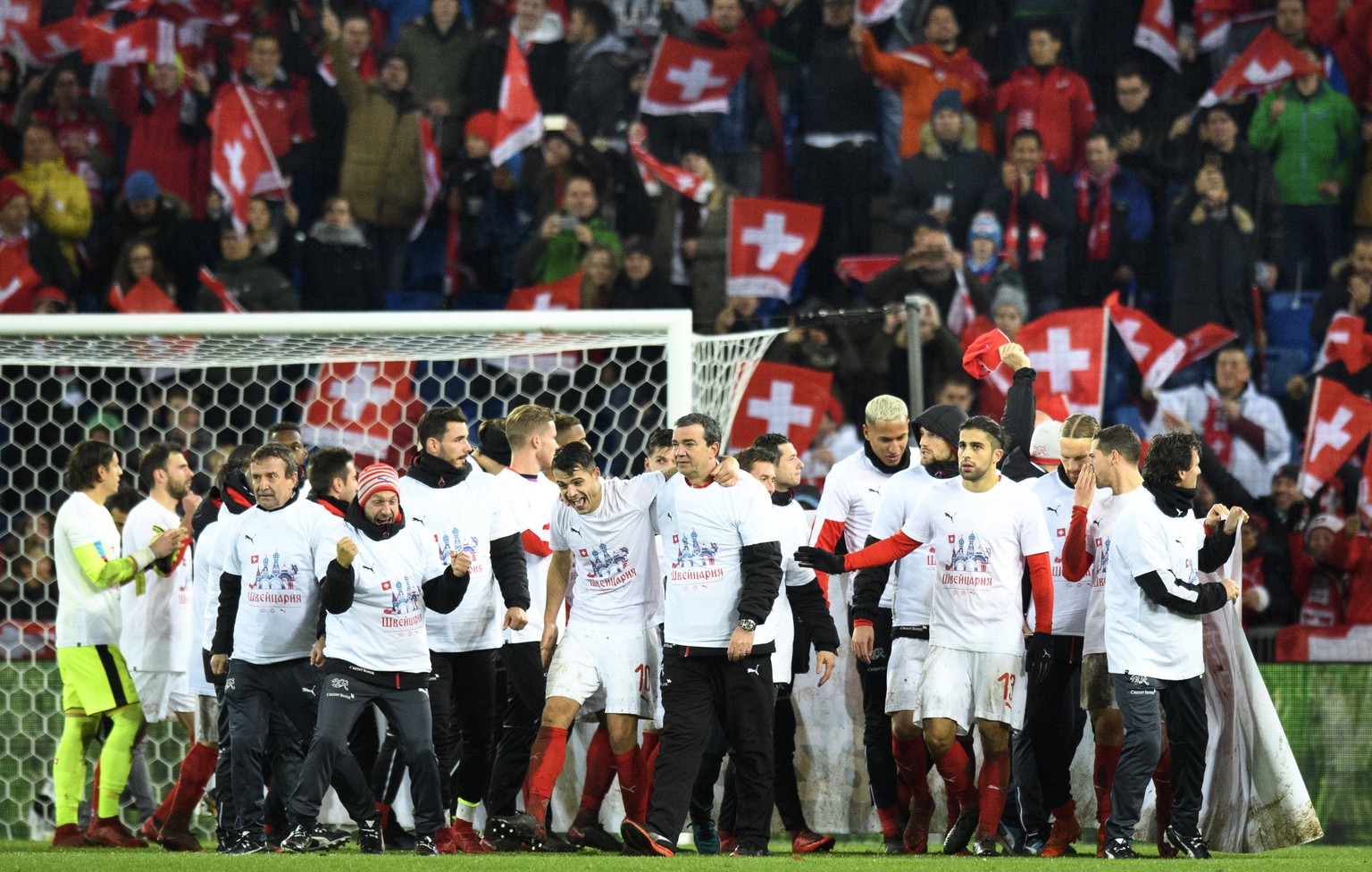 epa06325376 Switzerland&#039;s players celebrate the qualification for the 2018 FIFA World Cup Russia after winning against Northern Ireland, during the 2018 Fifa World Cup play-offs second leg soccer ...