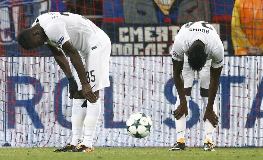 epa06158711 Bern&#039;s Sekou Sanogo (L) and Kasim Nuhu, react after conceding a goal during the UEFA Champions League play off second leg match between CSKA Moscow and BSC Young Boys at the VEB Arena ...