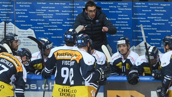 Ambri&#039;s Head Coach Luca Cereda talks to his team during the match of National League A (NLA) Swiss Championship 2020/21 between HC Ambri Piotta and SCL Tigers at the ice stadium Valascia in Ambri ...