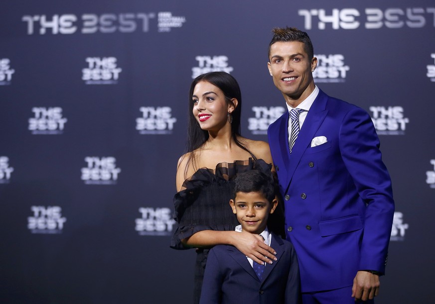 Football Soccer - FIFA Awards Ceremony - Zurich, Switzerland - 09/01/17. Real Madrid&#039;s Cristiano Ronaldo, his son Cristiano Ronaldo Jr and an unidentified woman arrive at the ceremony. REUTERS/Ar ...