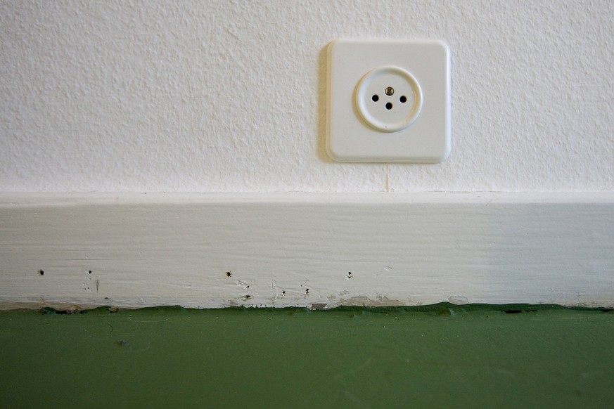 Electric socket in an empty apartment in Zurich, Switzerland, pictured on December 9, 2009. (KEYSTONE/Alessandro Della Bella)

Steckdose in einer leeren Wohnung in Zuerich, Schweiz, aufgenommen am 9.  ...