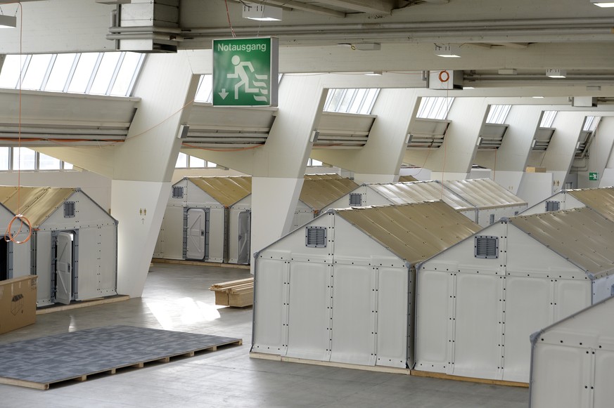 Container-Module in der Halle 9 in Zürich am Freitag: Die Stadt Zürich befand die Flüchtlingshäuschen als zu unsicher.