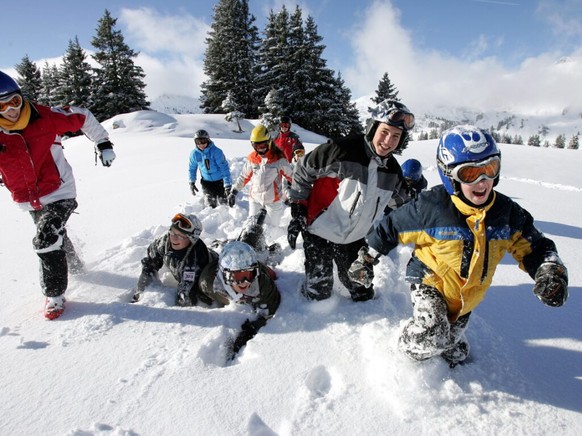Wegen der Corona-Krise ist in der Schweiz bereits ein Grossteil der j�hrlichen Skilager abgesagt worden. Die Organisatoren arbeiten an einem Alternativangebot. (Archivbild)
