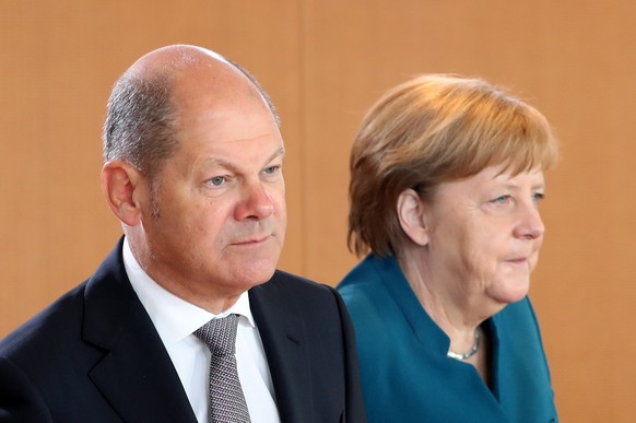 epa07609299 Minister of Finance Olaf Scholz (L) and German Chancellor Angela Merkel arrive for the weekly meeting of the German cabinet at the Chancellery in Berlin, Germany, 29 May 2019. The Federal  ...