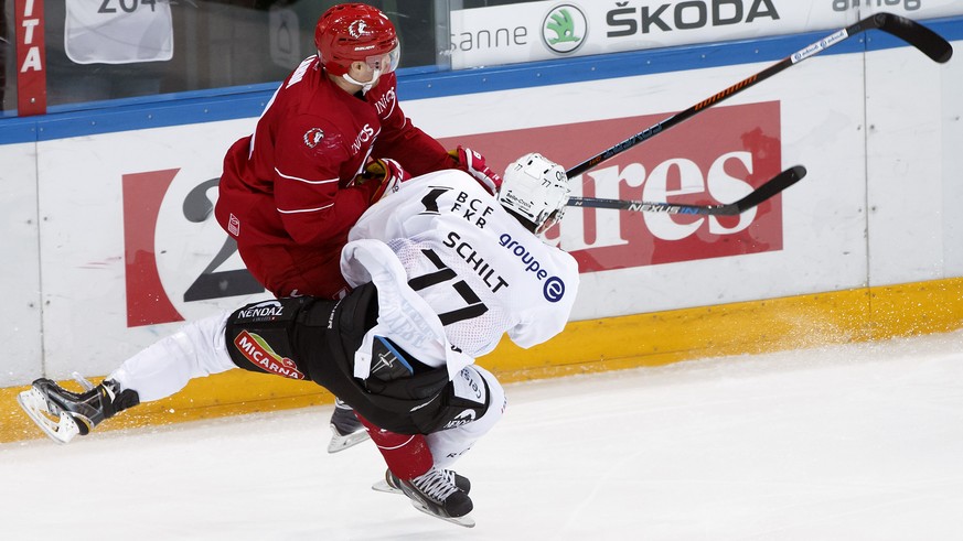 Lausanne&#039;s Federico Lardi, left, body checks Fribourg&#039;s Sebastian Schilt, right, during a National League A regular season game of the Swiss Championship between Lausanne HC and HC Fribourg  ...