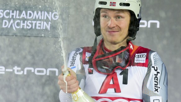 Norway&#039;s Henrik Kristoffersen celebrates winning an alpine ski, men&#039;s World Cup slalom, in Schladming, Austria, Tuesday, Jan. 28, 2020. (AP Photo/Pier Marco Tacca)
