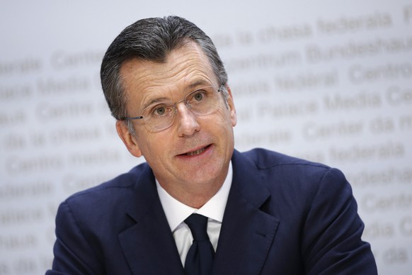 epa08780704 Philipp Hildebrand, a former head of the Swiss Central Bank, speaks at a press conference in Bern, Switzerland, 28 October 2020. The Swiss government has nominated Hildebrand as candidate  ...