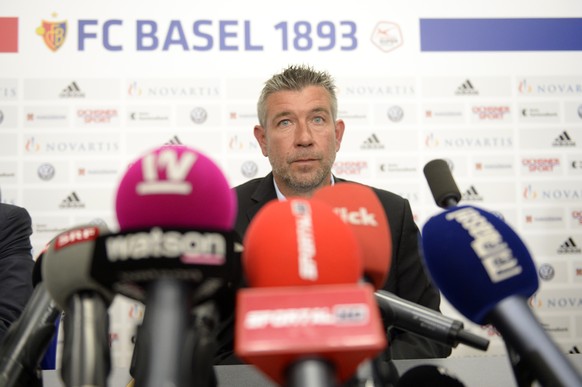 Urs Fischer wird als neuer Trainer des FC Basel vorgestellt, an einer Medienkonferenz des FCB in Basel, am Donnerstag, 18. Juni 2015. Der 49-jaehrige Zuercher folgt auf Paulo Sousa, dessen Vertrag der ...