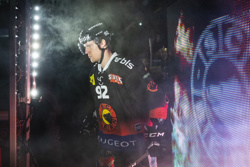 Berns Gaetan Haas kommt aufs Eis vor dem Eishockey Meisterschaftsspiel der National League zwischen dem SC Bern und dem Lausanne HC, am Sonntag, 23. Dezember 2018, in der PostFinance Arena in Bern. (K ...