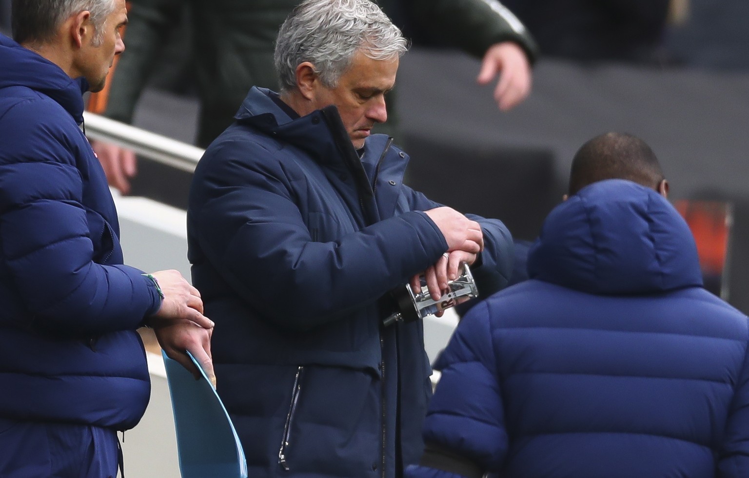 epa09129417 Tottenham Hotspur&#039;s manager Jose Mourinho (C) checks his watch during the English Premier League match between Tottenham Hotspur and Manchester United in London, Britain, 11 April 202 ...