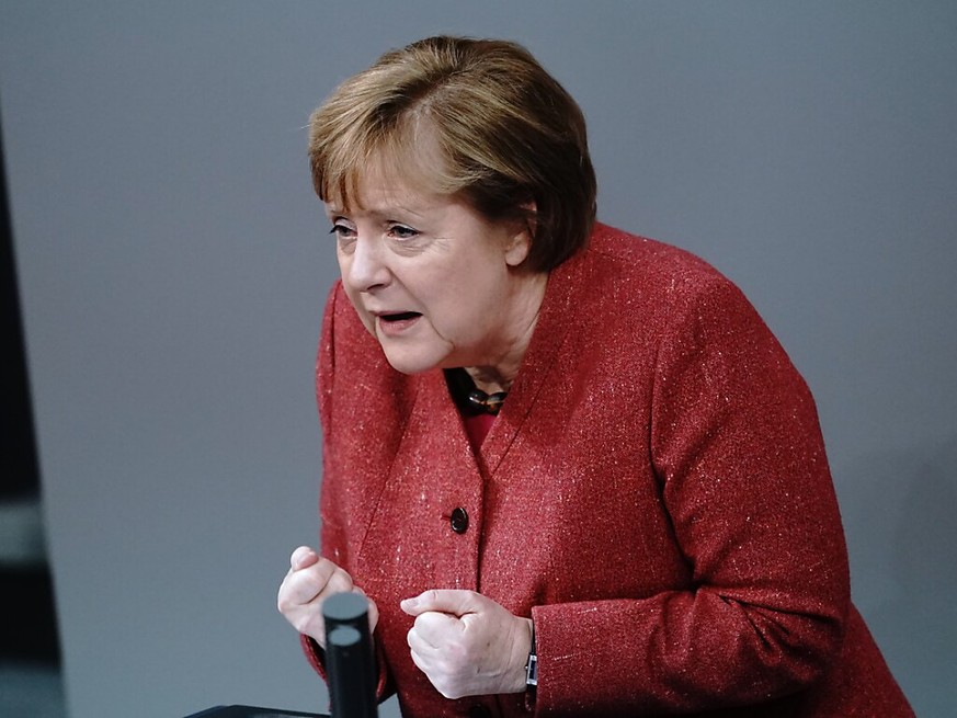 Bundeskanzlerin Angela Merkel (CDU) spricht während der Generaldebatte zum Bundeshaushalt im Bundestag. Foto: Kay Nietfeld/dpa